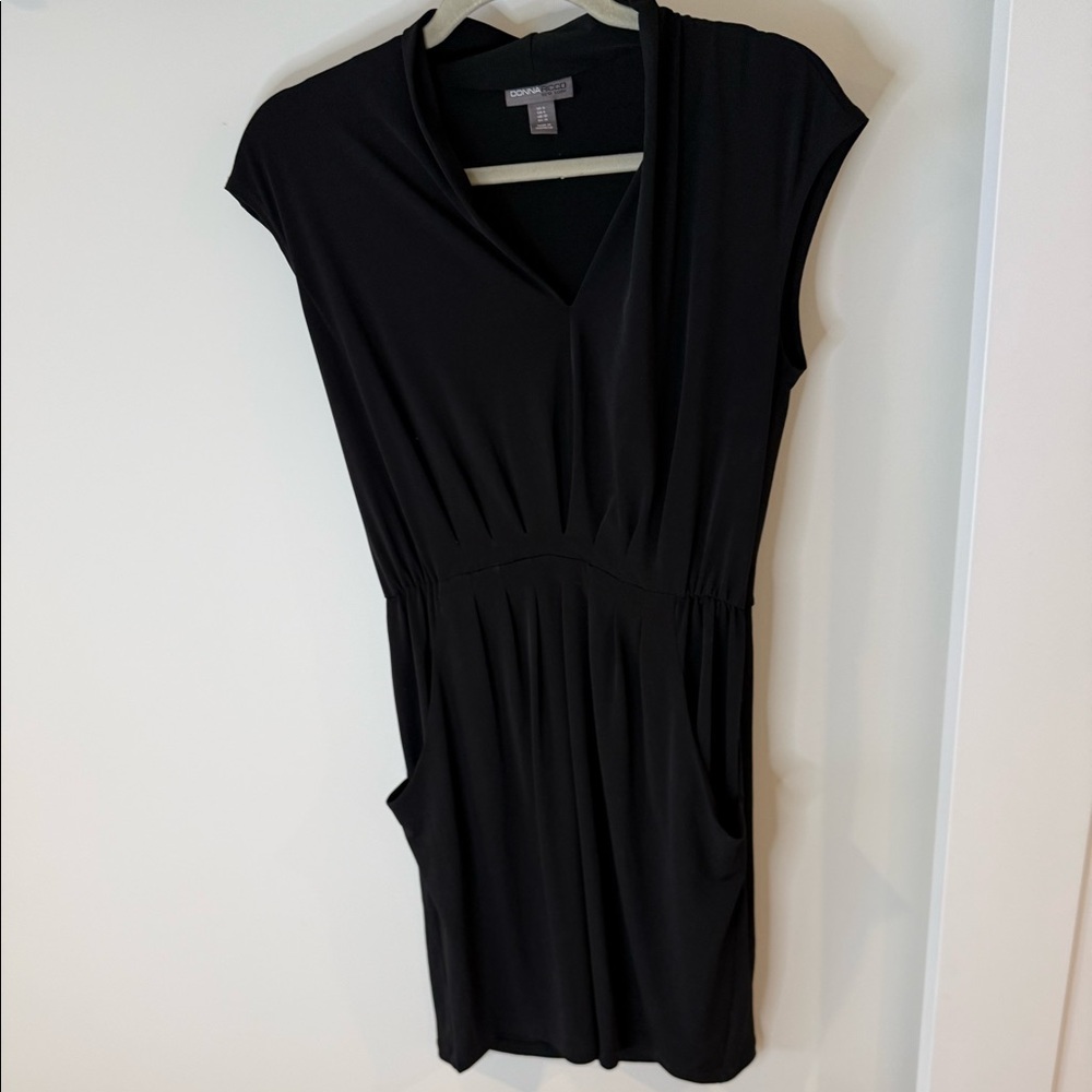 Donna Ricco Black Cap Sleeve Pleated V-Neck Dress Size 6 - Picture 4 of 5